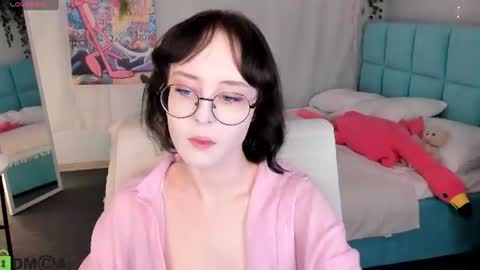 Snapshot of lilac_muse chatting on July 17, 2026, 10:55 am Lili online show from July 17, 2026, 10:55 am