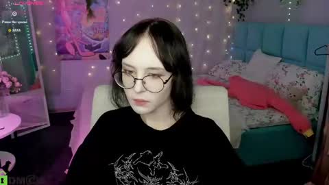 Snapshot of lilac_muse chatting on July 23, 2026, 11:30 am Lili online show from July 23, 2026, 11:30 am