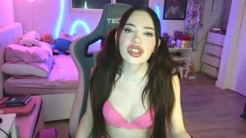 lilbina online show from December 15, 2025, 5:23 am