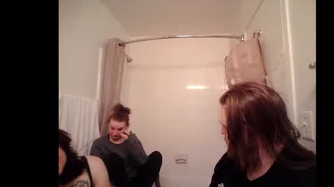 Snapshot of lilbratty_clouds_ogpuffdragon chatting on February 4, 2026, 11:27 am lilbratty_clouds_ogpuffdragon online show from February 4, 2026, 11:27 am