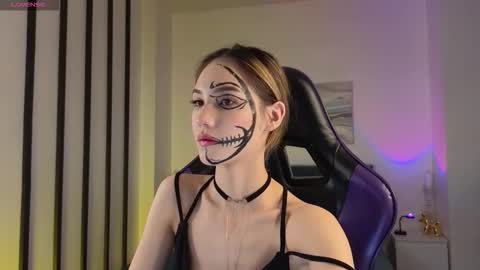 Hi im Yuki online show from October 31, 2025, 11:22 am