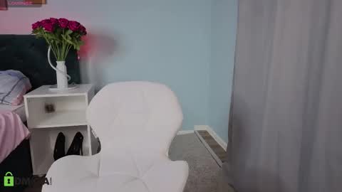 Snapshot of lili_bruno chatting on October 19, 2025, 1:06 am Lili online show from October 19, 2025, 1:06 am