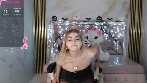 Lili online show from October 15, 2025, 4:12 am