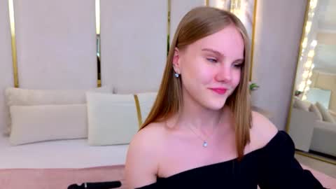 Snapshot of lili_lohan chatting on June 10, 2026, 9:19 am lili_lohan online show from June 10, 2026, 9:19 am