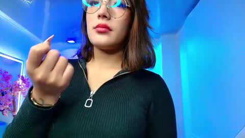 Lili  online show from October 30, 2025, 3:19 am