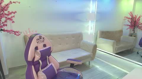 Lili  online show from November 4, 2025, 3:16 am