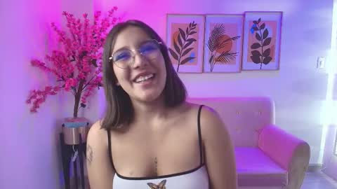 Lili  online show from November 6, 2025, 3:29 am