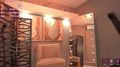 Snapshot of lilian_vergara chatting on September 23, 2025, 8:56 pm holis soy lily chang no olvides el pulgar arriba es muy importante para mi 3 independent model online show from September 23, 2025, 8:56 pm