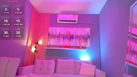 holis soy lily chang no olvides el pulgar arriba es muy importante para mi 3 independent model online show from January 14, 2026, 7:41 pm