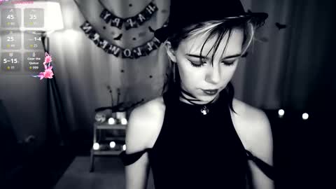 Lilian online show from October 9, 2025, 7:06 am