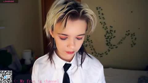 Lilian online show from October 26, 2025, 6:41 am