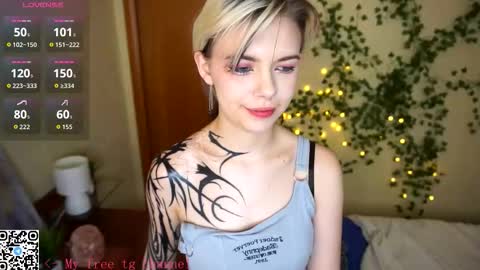 Lilian online show from December 4, 2025, 7:39 am