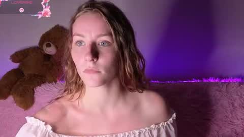Snapshot of lilianlahot chatting on July 1, 2026, 5:56 pm Lilly online show from July 1, 2026, 5:56 pm