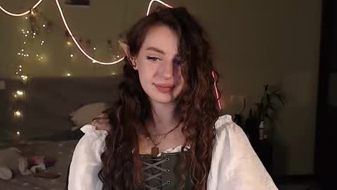 Snapshot of liliatlu chatting on October 31, 2025, 10:44 pm Lilu online show from October 31, 2025, 10:44 pm