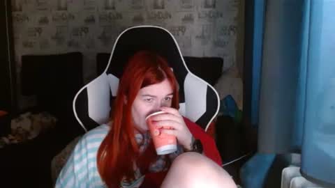 liliawoolf online show from February 5, 2025, 11:23 am