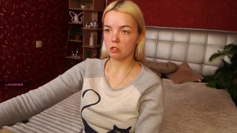 Lilie online show from February 10, 2025, 9:04 pm