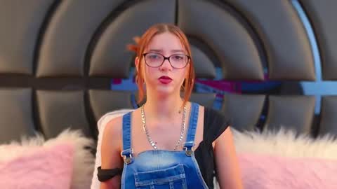 Lili online show from March 5, 2025, 7:38 pm