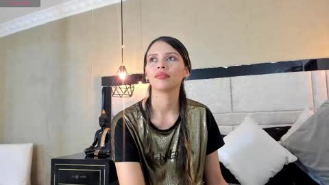 LilyJensen online show from November 1, 2025, 6:32 pm