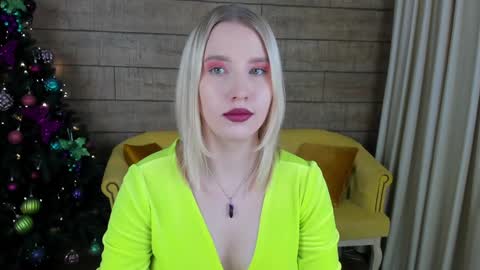 LiliLinn online show from December 21, 2024, 9:12 am