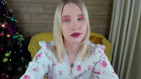 LiliLinn online show from December 21, 2024, 12:16 pm