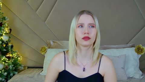 LiliLinn online show from December 23, 2024, 12:52 pm