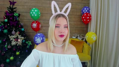 LiliLinn online show from December 26, 2024, 8:18 am