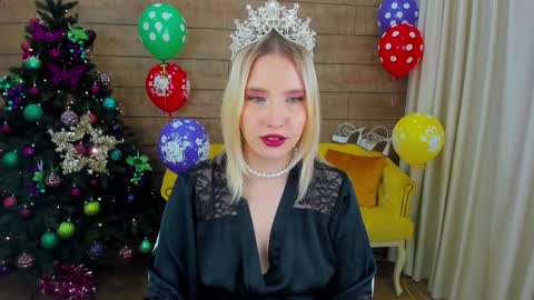 LiliLinn online show from December 26, 2024, 11:21 am