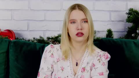 LiliLinn online show from January 15, 2025, 4:25 am