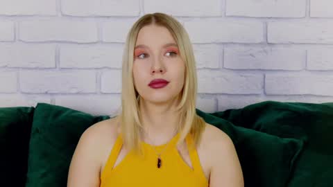 LiliLinn online show from January 21, 2025, 4:43 am