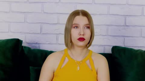 LiliLinn online show from February 3, 2025, 5:07 am