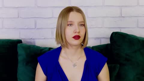 LiliLinn online show from February 15, 2025, 9:16 am