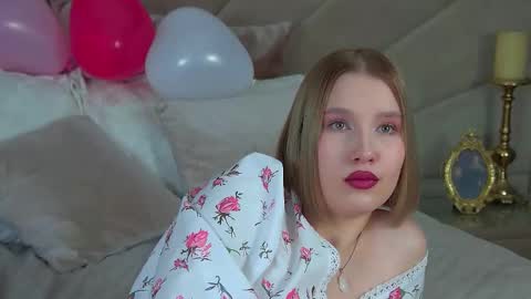 LiliLinn online show from February 17, 2025, 9:03 am