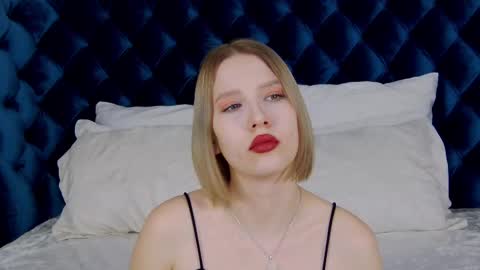 LiliLinn online show from February 22, 2025, 6:17 am