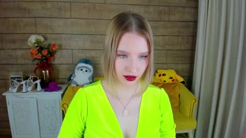 LiliLinn online show from February 26, 2025, 11:20 am