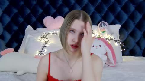 LiliLinn online show from March 3, 2025, 4:25 am