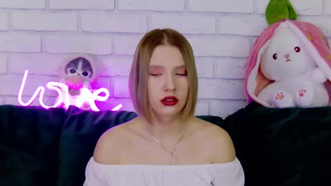 LiliLinn online show from March 4, 2025, 5:11 am