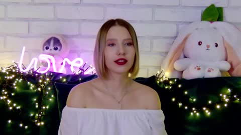 LiliLinn online show from March 4, 2025, 8:13 am