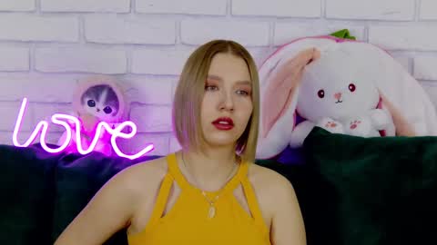 LiliLinn online show from March 5, 2025, 5:18 am