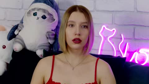 LiliLinn online show from March 10, 2025, 9:32 am