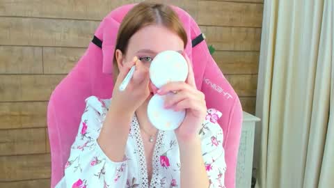 LiliLinn online show from September 9, 2025, 5:18 am