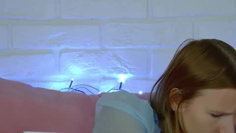 LiliLinn online show from September 30, 2025, 4:39 am