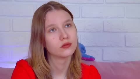 LiliLinn online show from June 10, 2026, 5:07 am
