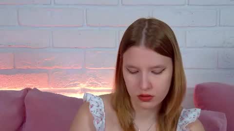 LiliLinn online show from June 16, 2026, 4:26 am