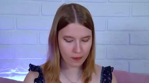 LiliLinn online show from June 18, 2026, 9:14 am