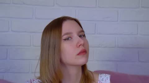 LiliLinn online show from July 3, 2026, 4:30 am