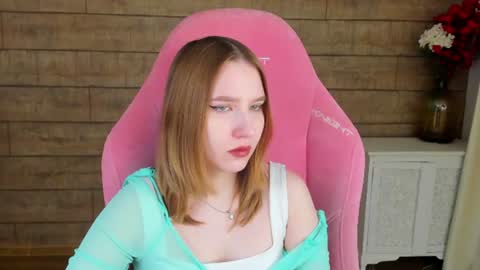 LiliLinn online show from July 7, 2026, 5:10 am