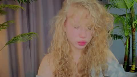 lililok101 online show from November 20, 2025, 2:34 am