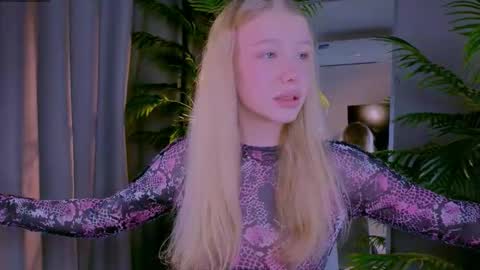 lililok101 online show from March 19, 2026, 3:32 am