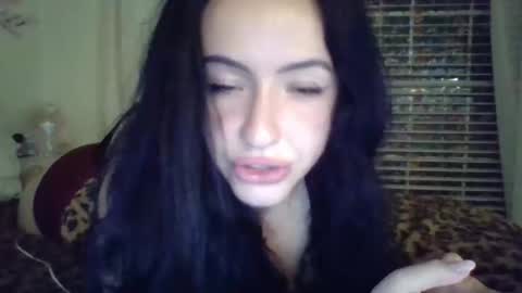 Snapshot of lililuvsy0u chatting on May 18, 2026, 4:40 am lililuvsy0u online show from May 18, 2026, 4:40 am