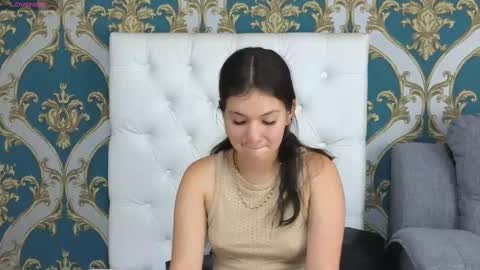 lilimini online show from December 27, 2024, 1:43 am